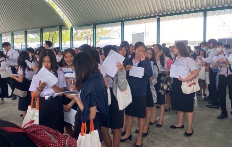 นัดพบแรงงาน มหาลัยราชมงคลอีสาน